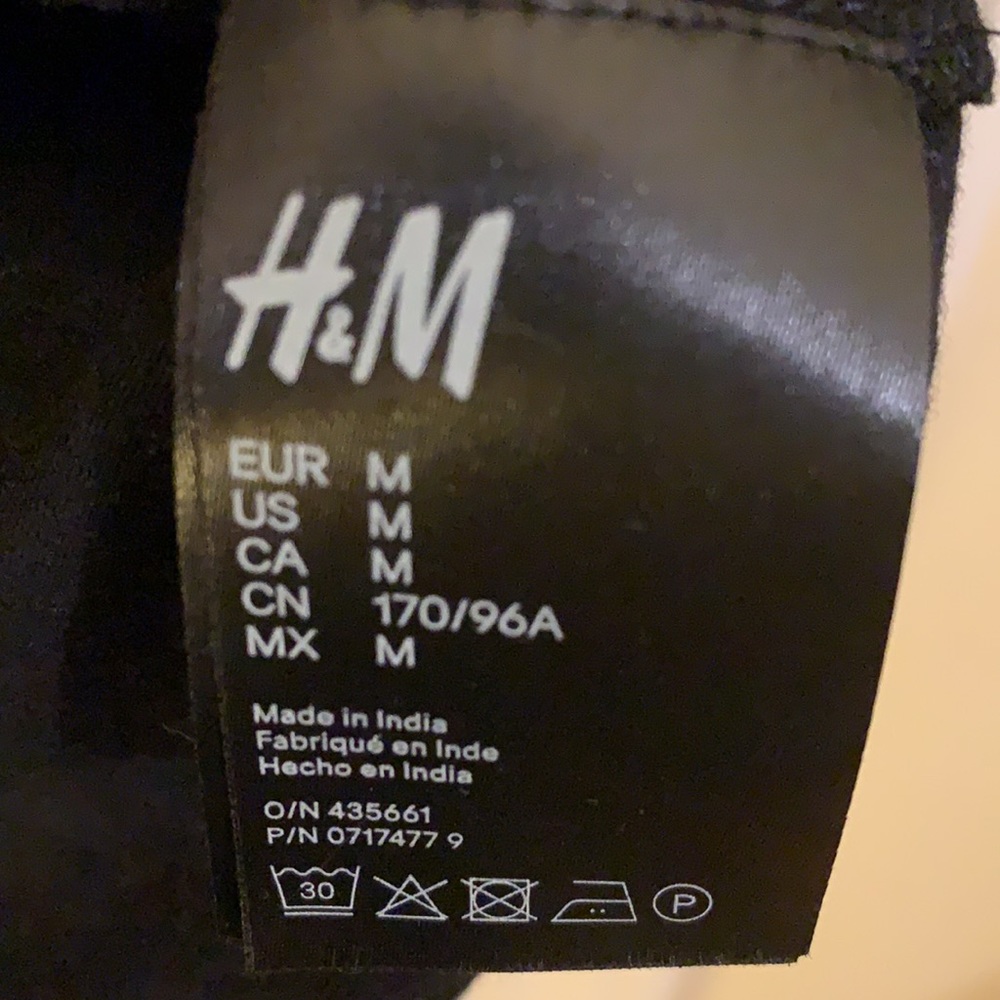 H&M black basic top. - Picture 4 of 4